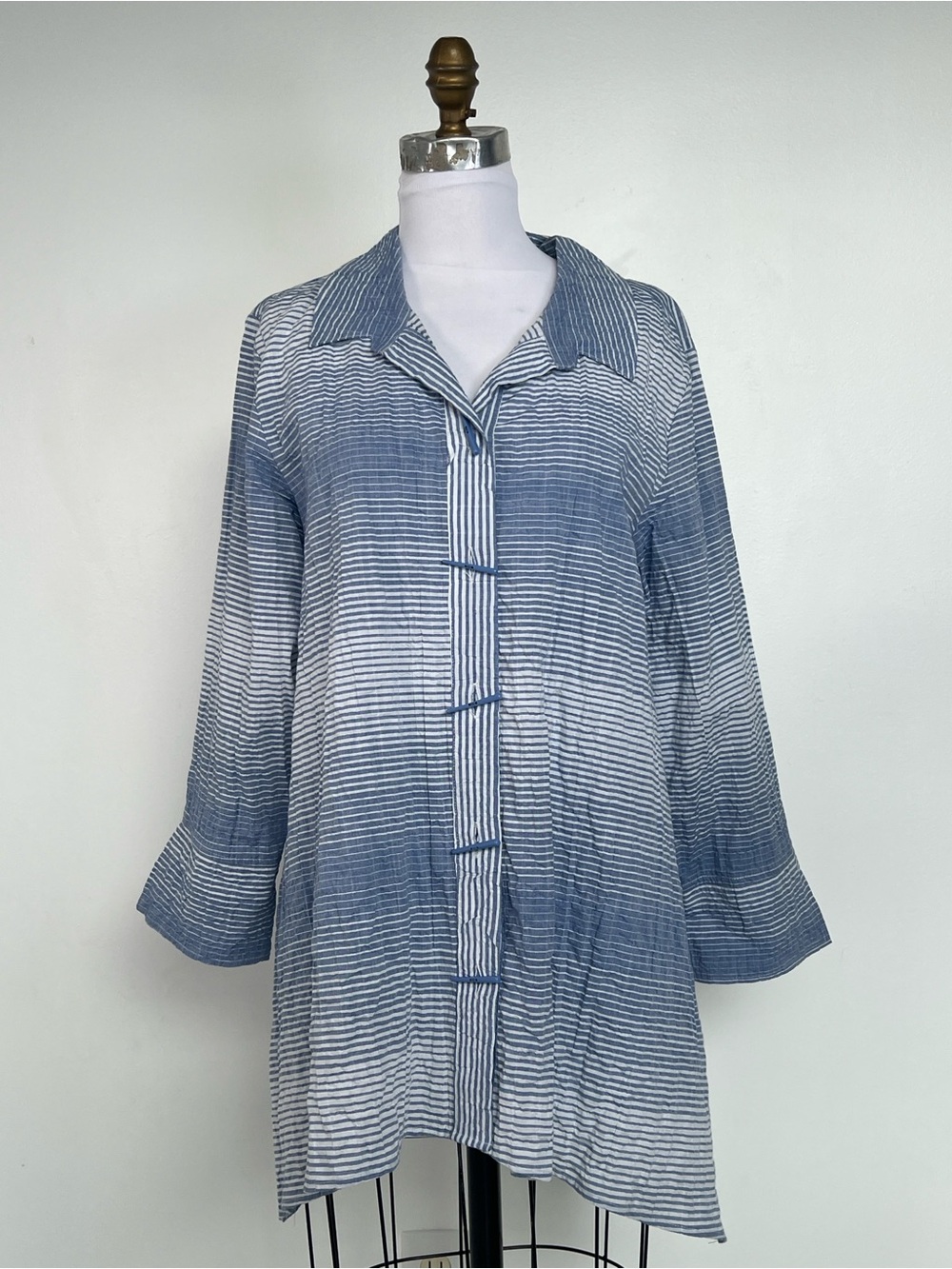 EUC! Habitat Blue and White Striped Top Size Medium‎